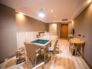 Up And In Yunnan Dehongzhou Mangshi Street - Mangshi