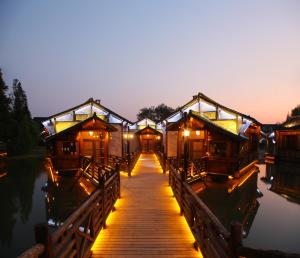 Dockside Boutique Hotel (In Xizha Scenic Area - ticket included)