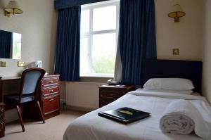 Standard Single Room room in The Thames Hotel