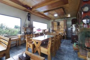 Alloyna Country Cottage Brastagi