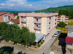 Hotel Villa Monako - 柳布什基