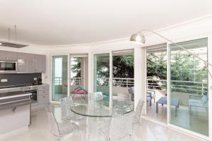 MARTINEZ HOTEL AREA: Modern 3 bedrooms w terrace