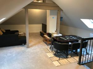 Private Unterkunft Grosses Zimmer in Dachwohnung ( Klimatisiert) Pieterlen Schweiz