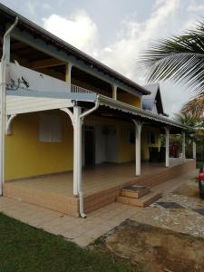 obrázek - Maison de 2 chambres avec vue sur la mer jardin clos et wifi a Lamentin