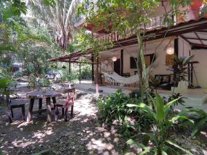 Colibri Apartments - Private kitchen & bathroom - 4 min walk to the Beach!