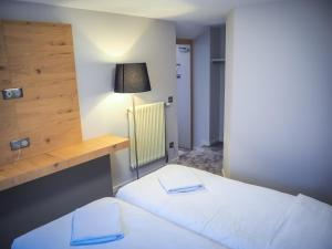 Hotels Hotel Restaurant La Couronne by K : photos des chambres