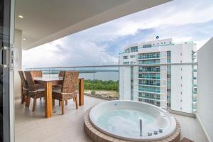 Cielo Mar Sunset - Livin Colombia