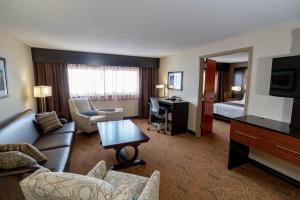Deluxe Queen Suite room in Royal River Casino Hotel