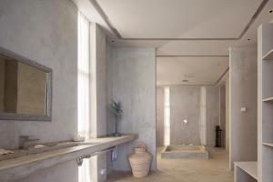 Suite Có Giường Cỡ King Nhìn Ra Biển (King Suite with Ocean View)