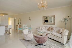 L`Azur : Elegant Apartment with Sea View