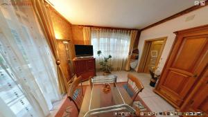 "FOREST RETREAT Luxury Villas"