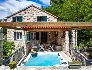 Stonehouse Korlat with open-air jacuzzi - Čisla