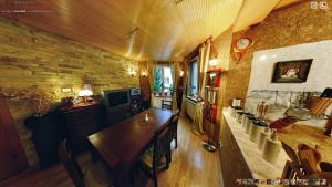 "FOREST RETREAT Luxury Villas"