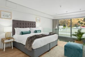 One-Bedroom Apartment room in 117 on Strand Apartments