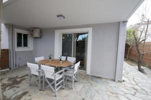 Regalo Apartments Lefkada Greece