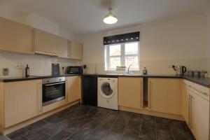 Central Stylish 2bed Apartment with allocated parking
