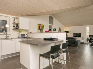 Cozy Dog-Friendly Cottage near Coast-By Traum