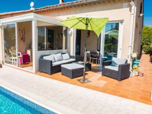 Maisons de vacances Holiday Home in Argeliers with Swimming Pool : photos des chambres