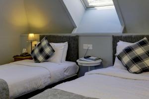 Standard Twin Room room in B/W Normanton Park Hotel