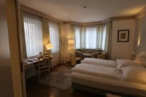 美兹杰雷罗布尔餐厅酒店 - 厄姆河畔的德廷根