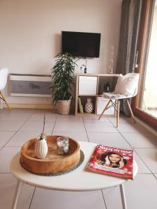 Appartements Studio calme avec parking et ascenseur -304- : photos des chambres