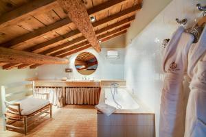 Double Room (2 Adults + 1 Child ) room in Mas De Peint - Les Collectionneurs