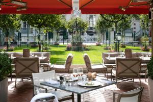 Hôtel Barrière Le Normandy, 38 rue Jean Mermoz 
14804 Deauville, France.