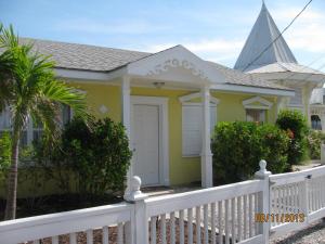 Two-Bedroom House room in Queens Gate Resort