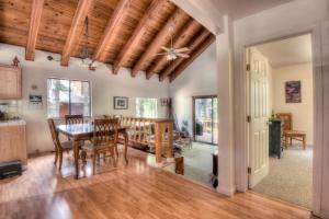 One-Bedroom Holiday Home room in Glacier Forest Getaway