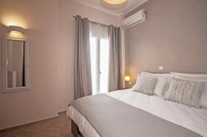 Veldi Art - Kamari Beach Apartment