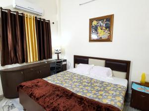 Aditya Premium HomeStay- Furnished Air Conditioned- 2BHK