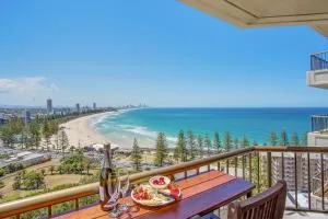 Gemini Court Holiday Apartments - Burleigh Heads