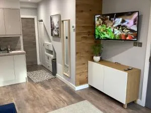 Carolyn’s Place - Pinner