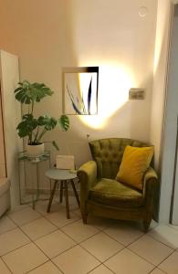 Stefanias sunny Acropolis Studio on Drakou pedestrian