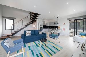 Vilas Felicidade Rocha by An Island Apart