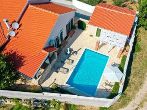 Charming villa with private pool and nice covered terrace 3 rooms and bathrooms