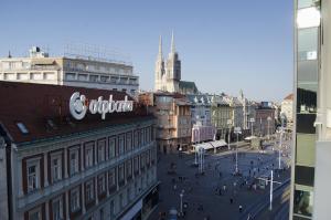 Studio apartment with a view of Ban Jelačić Square 