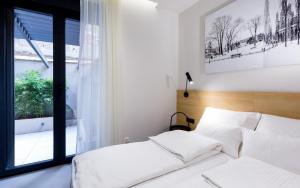 Teanna Lux Apartments