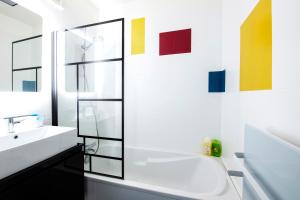 Appartements Appartement entier - Le mondrian - 1ch Check-in 24h : photos des chambres