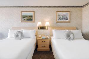 Double Room with Two Double Beds - Non-Smoking room in Glendale Express Hotel Los Angeles