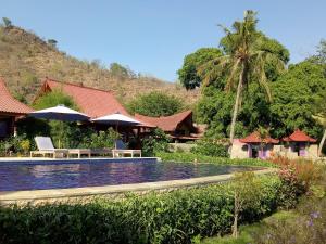 Biệt Thự Nhìn Ra Biển (Villa with Sea View)