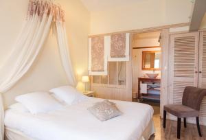 Hotels Logis Le Central : photos des chambres