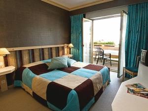 Hotels Hotel Les Remparts : photos des chambres