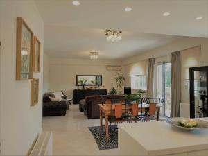 Luxury Garden Apartment Glyfada