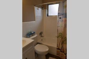 Unit 4, 3220 NE 15th St.