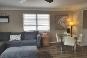 Unit 4, 3220 NE 15th St.