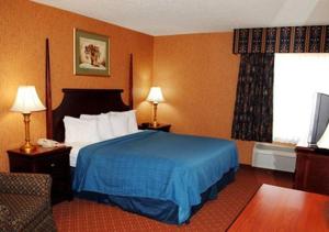King Room - Smoking  room in Quality Inn & Suites Meriden