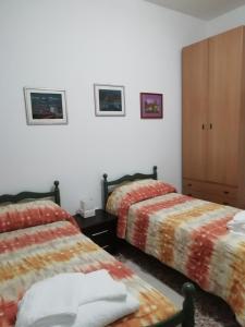 Camera Doppia con Letti Singoli e Bagno in Comune