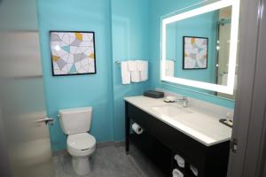 King Room - Non-Smoking room in La Quinta Inn & Suites by Wyndham Montgomery