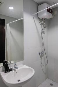 Homey and Comfy Studio Casa De Parco Apartment By Travelio